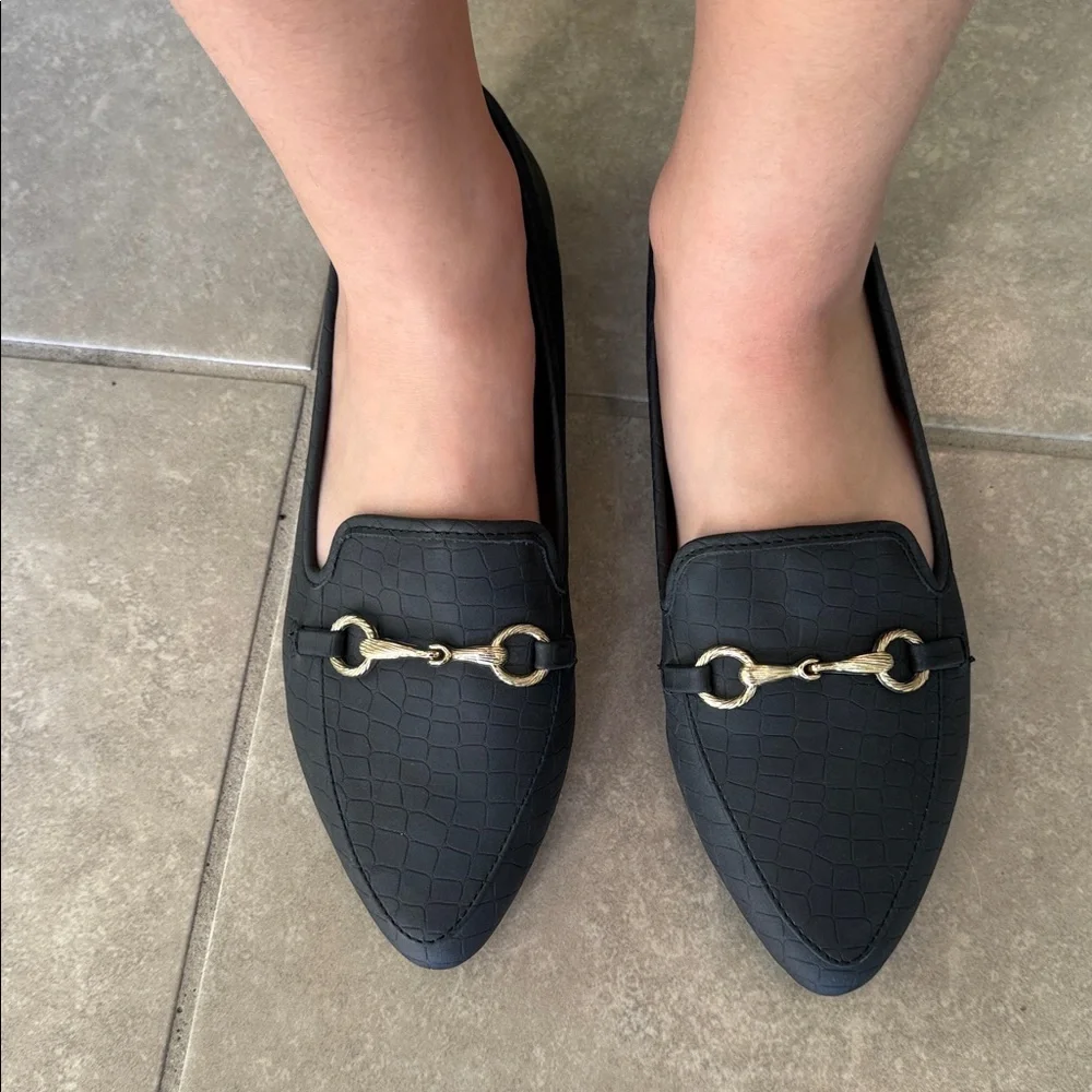 Kensie Black Textured Gabrielle Loafers w/ Gold Detail, Size 8, New Without Tags - Picture 3 of 8